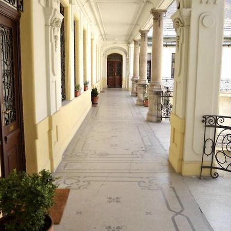 A10 Alkotmany B Apartment Budapesta Exterior foto