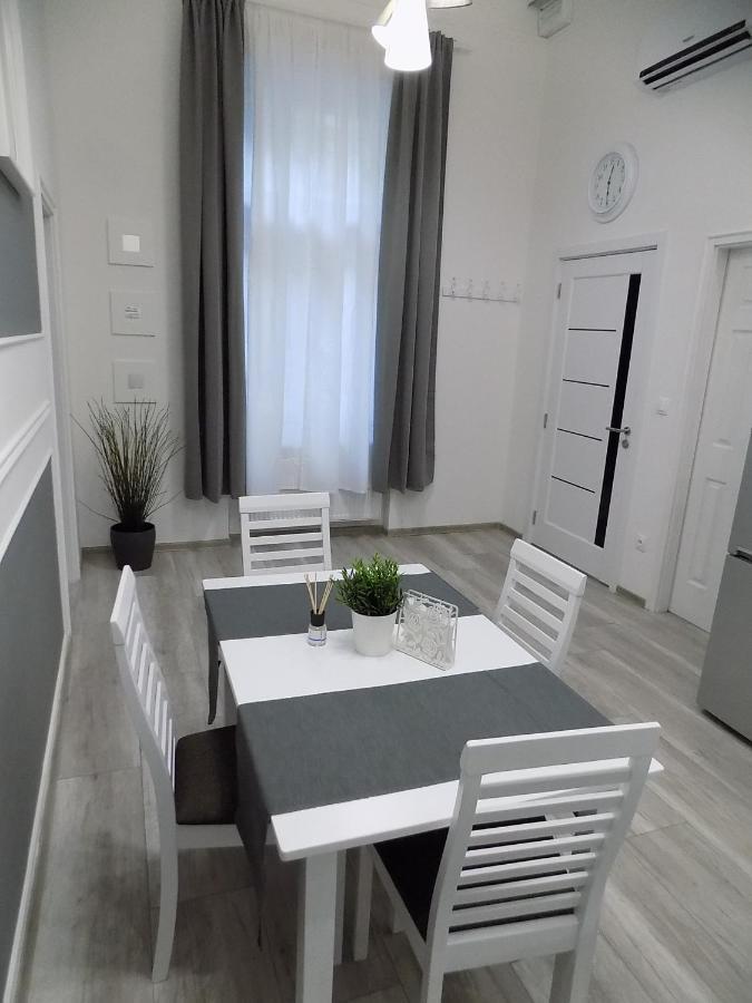 A10 Alkotmany B Apartment Budapesta Exterior foto